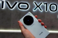 新的vivoX100高端相机和强大的电池